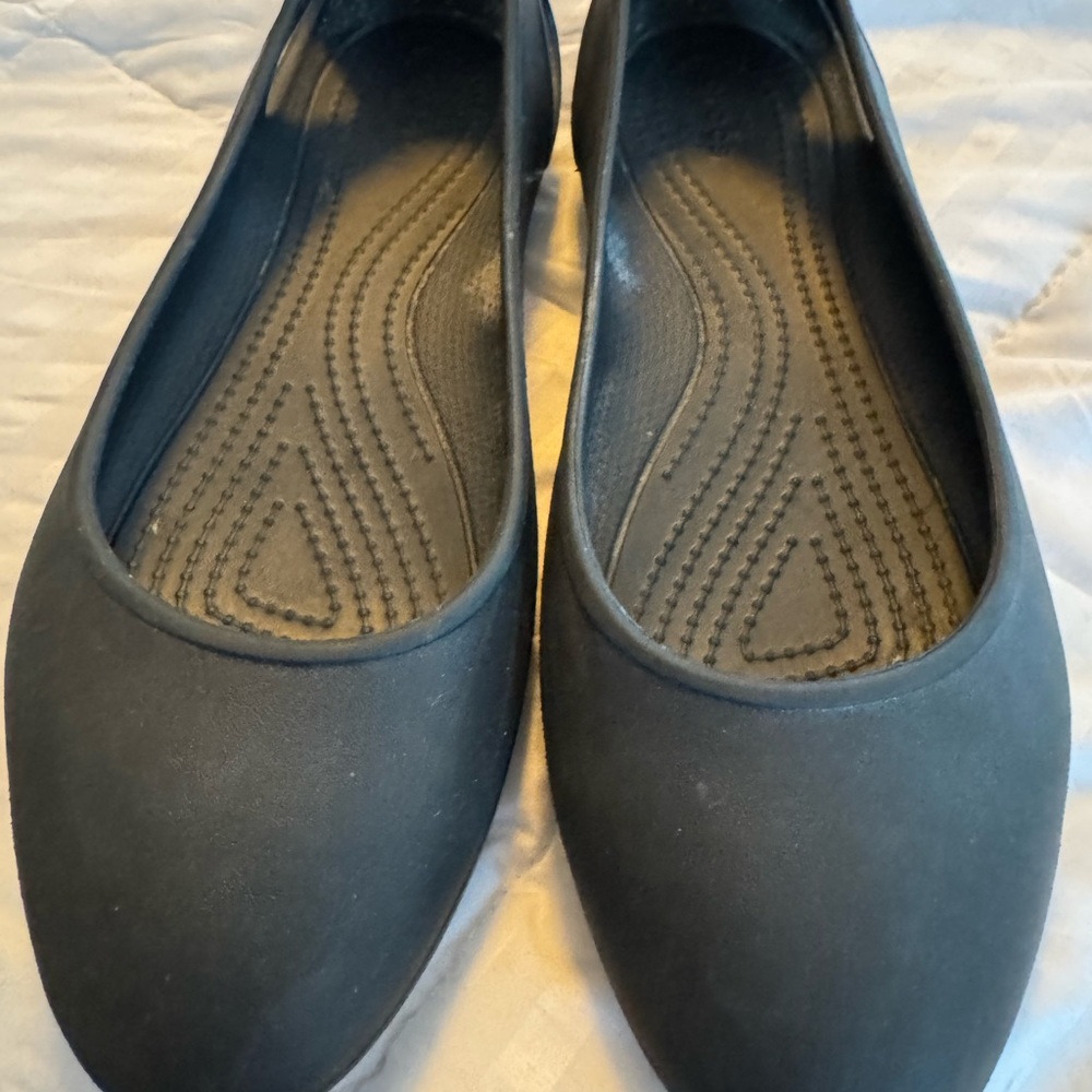 CROCS Women's Black Flats - Picture 6 of 7